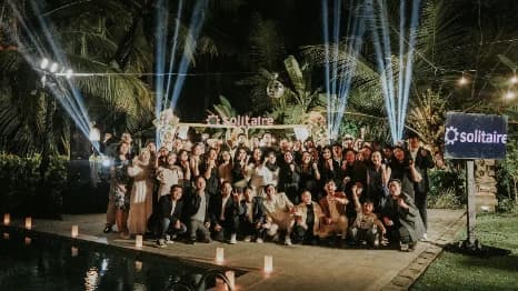 Solitaire Asia team photo 6
